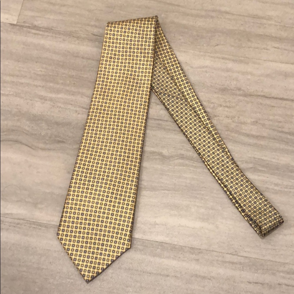 Gold tie